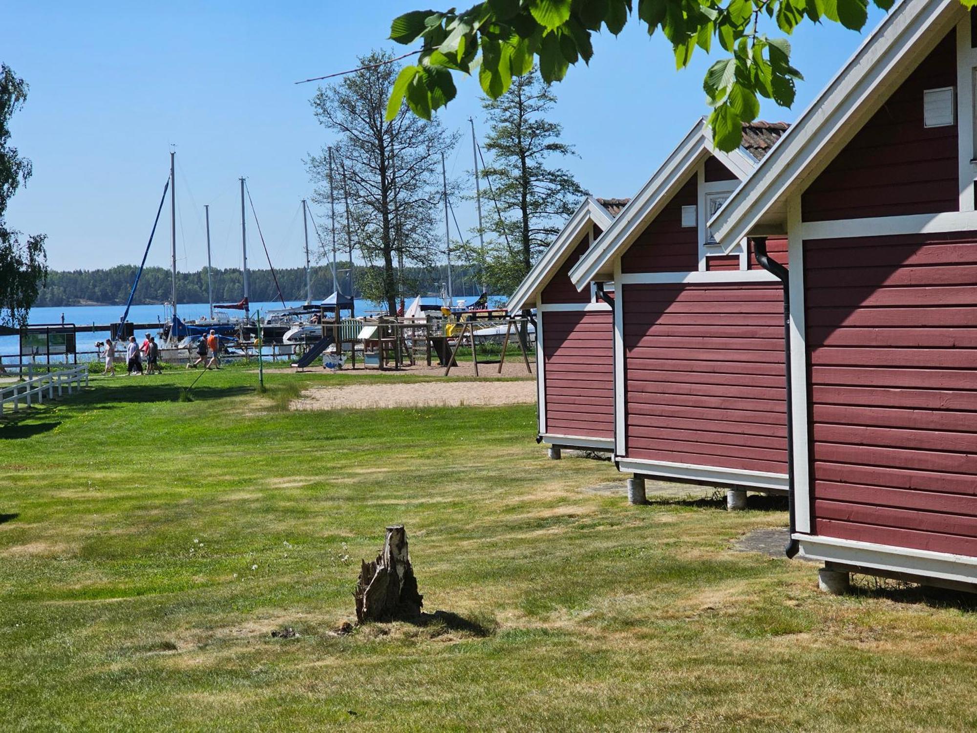Kanalkrogen Stugor Sjotorp Exterior photo