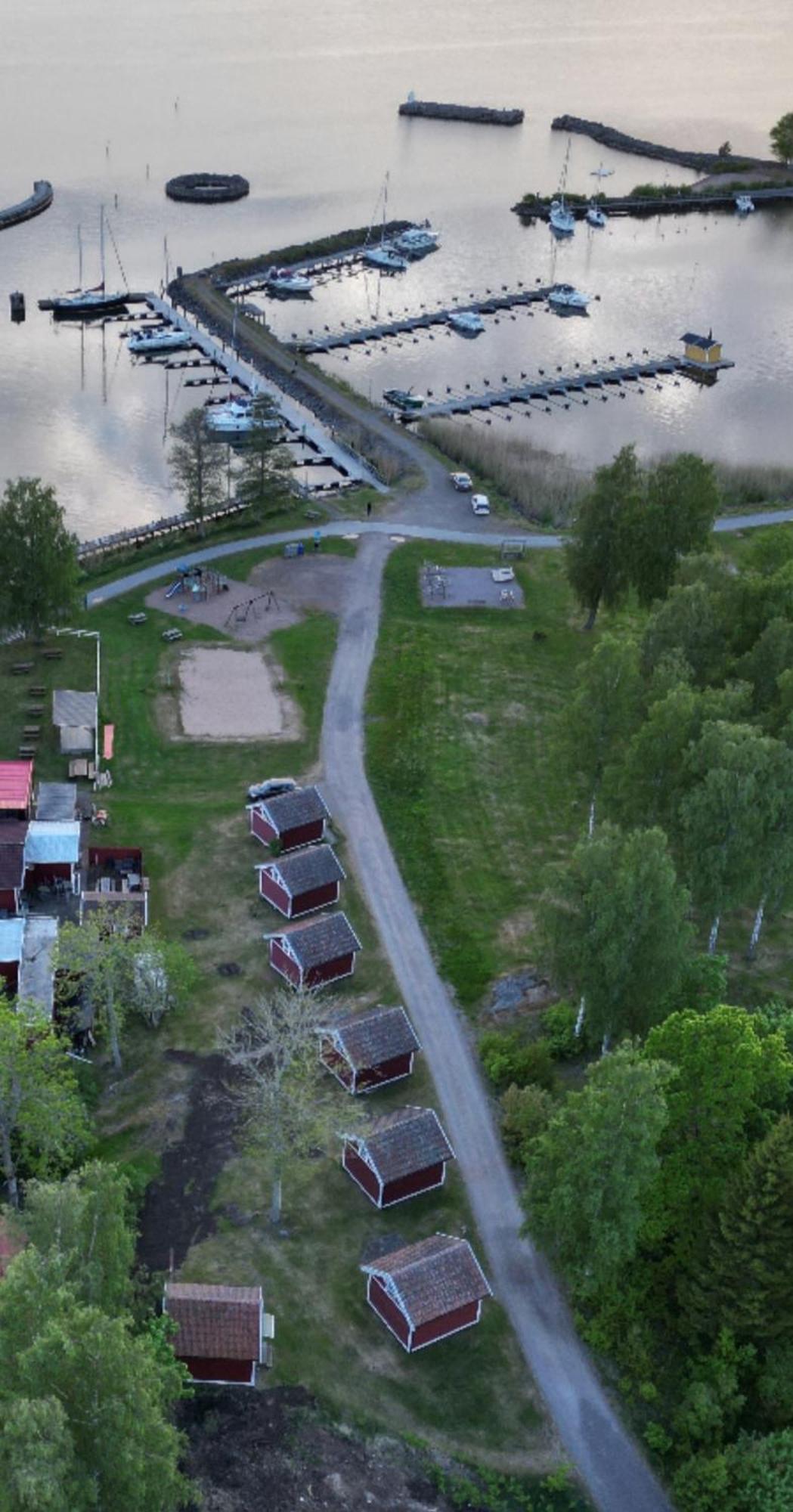 Kanalkrogen Stugor Sjotorp Exterior photo