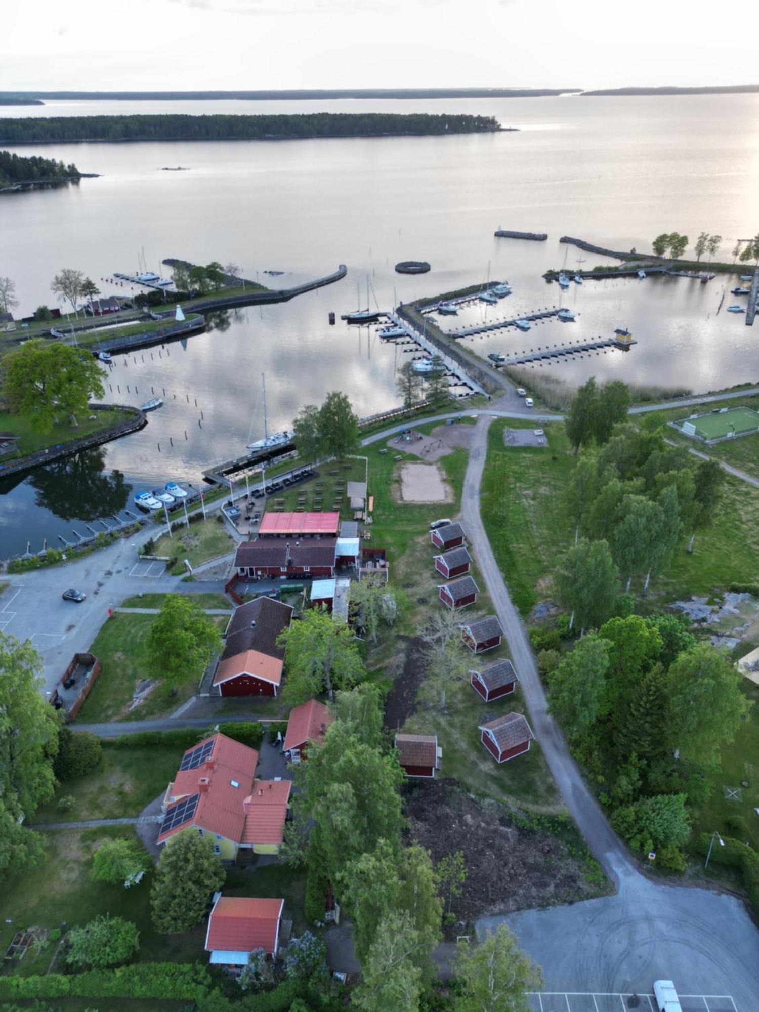 Kanalkrogen Stugor Sjotorp Exterior photo